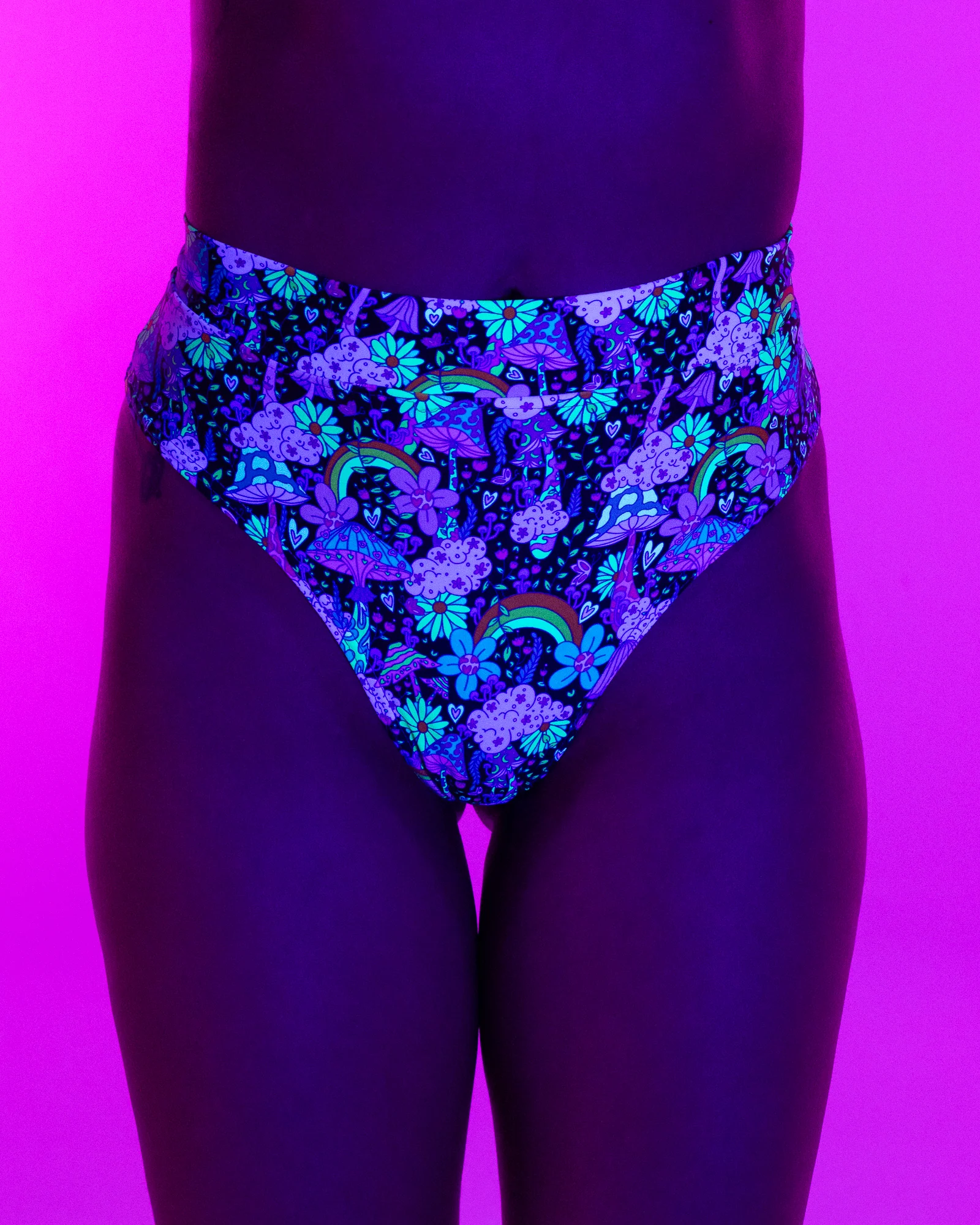 Dreamworld Women's Scrunch Cheeky Shorts - Image 4